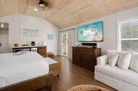 Newly Remodeled! Luxury Gated Beach Front Paradise - 3 ดาว