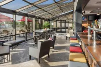 Delta Hotels Minneapolis Northeast - Bar