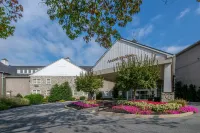 Amish View Inn & Suites - parking