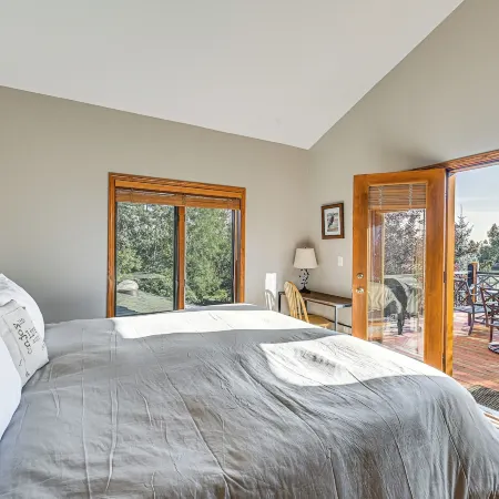 3 Mi to Dtwn: Mtn-view Red Lodge Retreat!