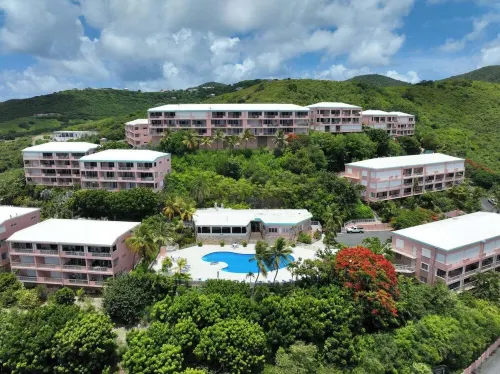 Perfect Island Getaway--amazing ocean views and refreshing pool at Coakley Bay! - Wifi