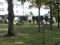 Kenoza Lake View Manor - 3-Star
