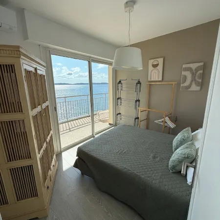 Apartment "Sur l'Eau" walking distance to beach and center. Gulf of Saint-Tropez