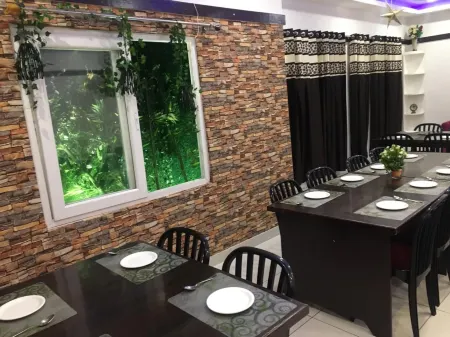 Hotel Rajshree Отели в г. Чампават