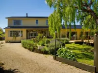 Swan House Hotels in Martinborough