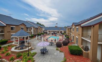 Red Roof Plus+ & Suites Knoxville West - Cedar Bluff
