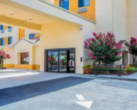 Days Inn by Wyndham McDonough