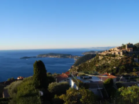 Stunning Penthouse with Panoramic Views of EZE Village and the French Riviera Hoteles en Èze