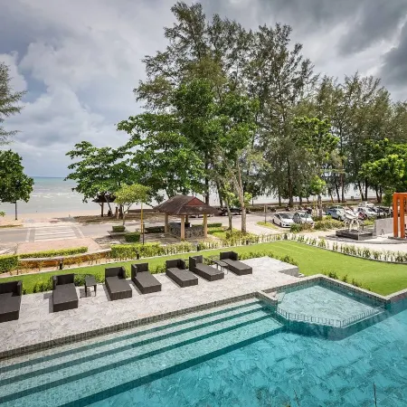 Maneetel Krabi Beachfront