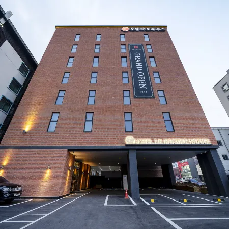 Lerocherrouge Hotel
