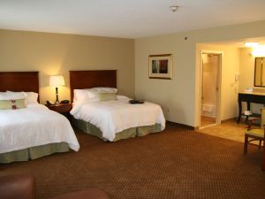 Hampton Inn & Suites Warren