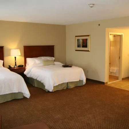 Hampton Inn & Suites Warren