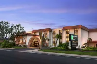 Embassy Suites by Hilton Scottsdale Resort - parking
