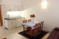 Apartments Meridiana 2 فنادق في Drvenik