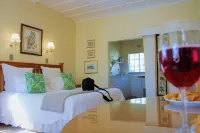 Sweet Thorn Tree Spacious Cottage for 2 People with Great Terrace!