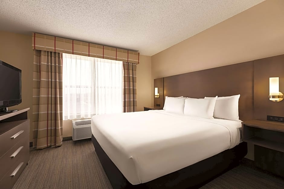 Country Inn & Suites by Radisson, Forest Lake, MN