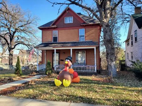 Beautiful Two Story Home by Fountain Lake and Mayo Clinic
