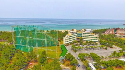 Benikea San&Bada Jumunjin Resort Hotels near Jumunjin Beach