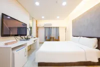 Dangjin Sapgyoho Beach Park Hotels in Dangjin-Si