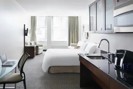 Club Quarters Hotel, Wacker at Michigan
