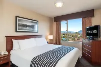 Sandman Suites Surrey - Guildford Hotel dekat Tynehead Hatchery