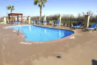 Holiday Inn Express & Suites SEGUIN by IHG - piscina