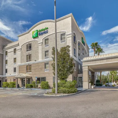 Holiday Inn Express & Suites CLEARWATER/US 19 N by IHG