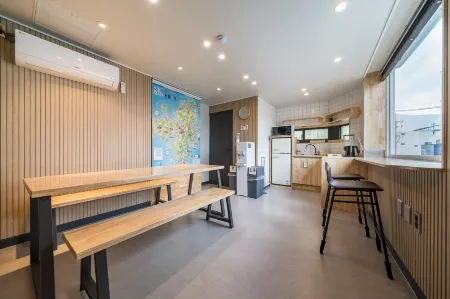 Gohyeon, Geoje Stay in Geoje Island Отели рядом с достопримечательностью «Коджедо»