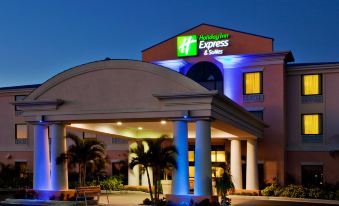 Holiday Inn Express & Suites Lake Okeechobee