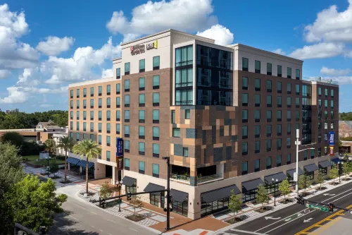 Hilton Garden Inn Orlando Downtown - Bãi đậu xe