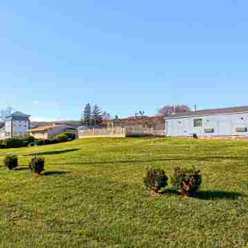 Rodeway Inn & Suites Ithaca South Hotel Exterior