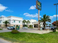 Quality Inn & Suites Hotels in Robstown
