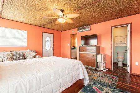 Cotee River Tiki Hut. Private Dock, Отели рядом с достопримечательностью «Jasmin Park»