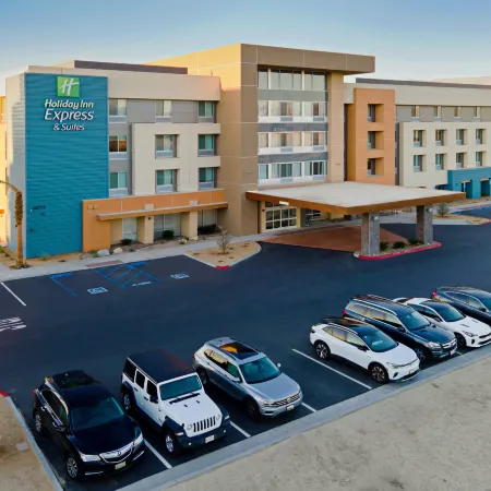 Holiday Inn Express & Suites PALM DESERT - MILLENNIUM by IHG