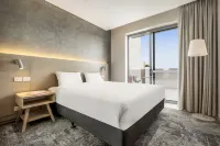 Holiday Inn Express & Suites Sunshine Coast Hotels in Twin Waters