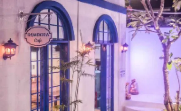 بومبورا سيرف كامب Hotels near معبد أولواتو