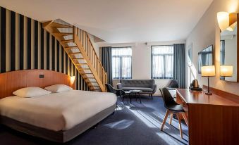 Aris Grand Place Hotel