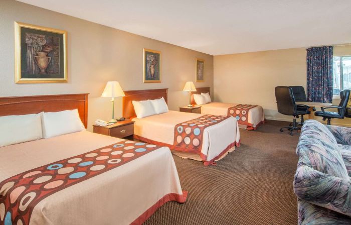 Super 8 by Wyndham Centerville-Richmond