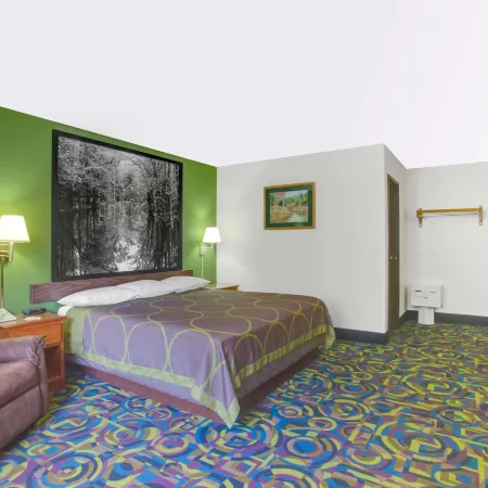 Super 8 by Wyndham Radford VA