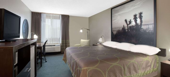Super 8 by Wyndham Victoria/North/Mall Area Hotel di Victoria