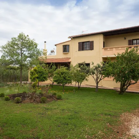 Exclusive Crete Villa Villa Alexia 4 Bedrooms Large Lawned Gardens Отели в г. Малеме
