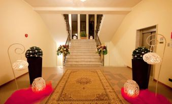 Demy Hotel - Housity