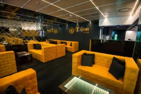 Hotel Ikar Отели рядом с достопримечательностью «City Hall»