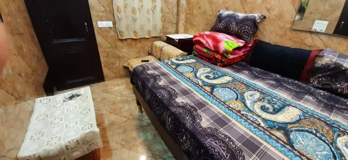 Room in Guest Room - Posh Foreigners Place,Couples Allowed Lajpat Nagar