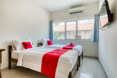 RedDoorz Near Ciputra World 3 Hotels in Dukuhpakis