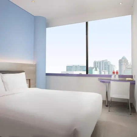 Amaris Hotel Mampang - Jakarta Отели рядом с достопримечательностью «Статуя Панчоран»