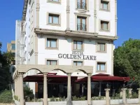 Golden Lake Hotel - Bãi đậu xe