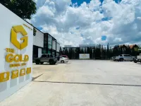 The Gold Living Life - Parkplatz