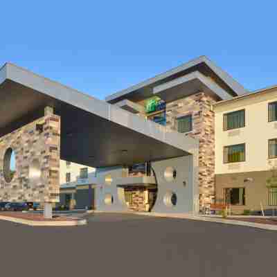 Holiday Inn Express & Suites Shippensburg Hotel Exterior