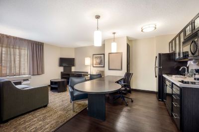 Suite, 1 Queen Bed, Accessible (Mobility/Hearing Shower One Bedroom)